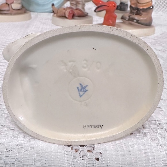 COPY - ❤️TM2 ‘Goose Girl’ Hummel #47 3/0 - Picture 6 of 7